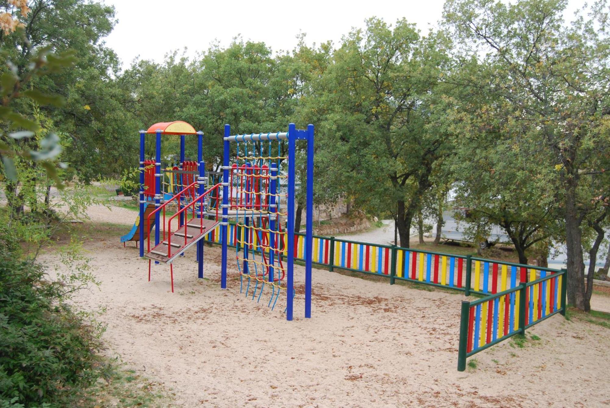 Camping De Cervera De Buitrago מראה חיצוני תמונה