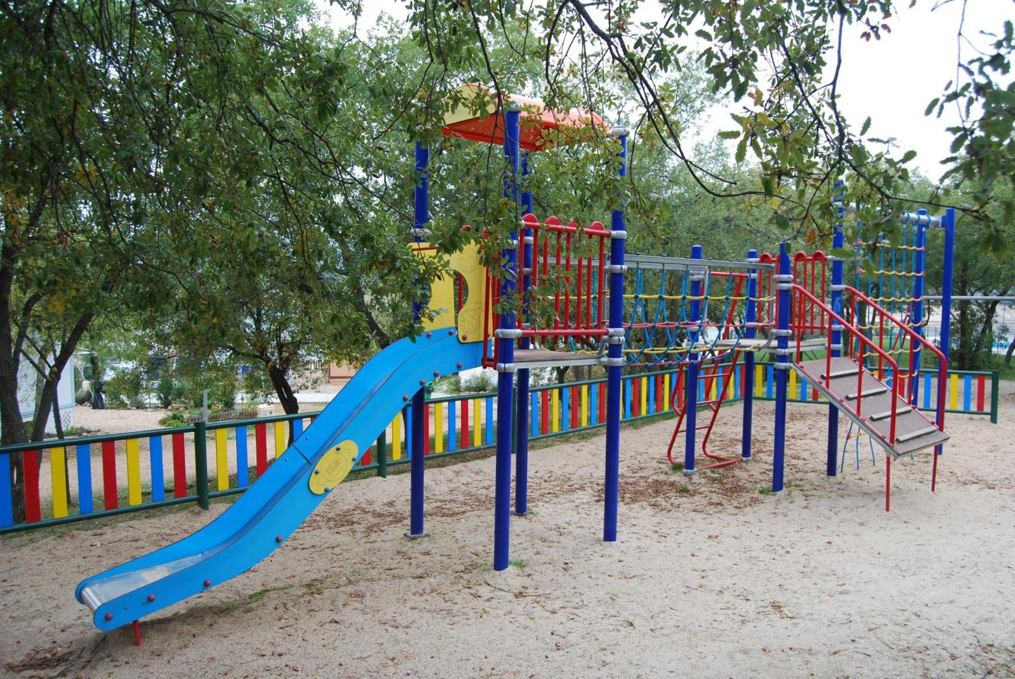 Camping De Cervera De Buitrago מראה חיצוני תמונה